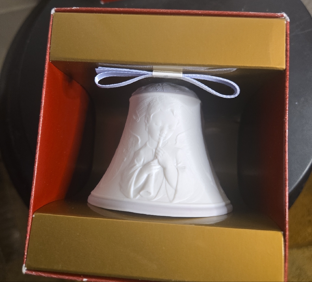 Lladro 1999 Collectors White Porcelain Christmas Bell Ornament With Box - Picture 2 of 10